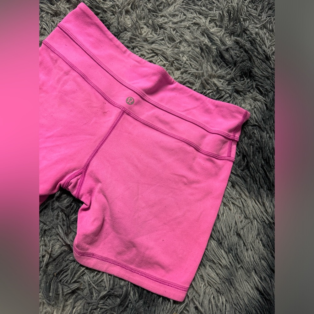 Lululemon Groove Reverse Short